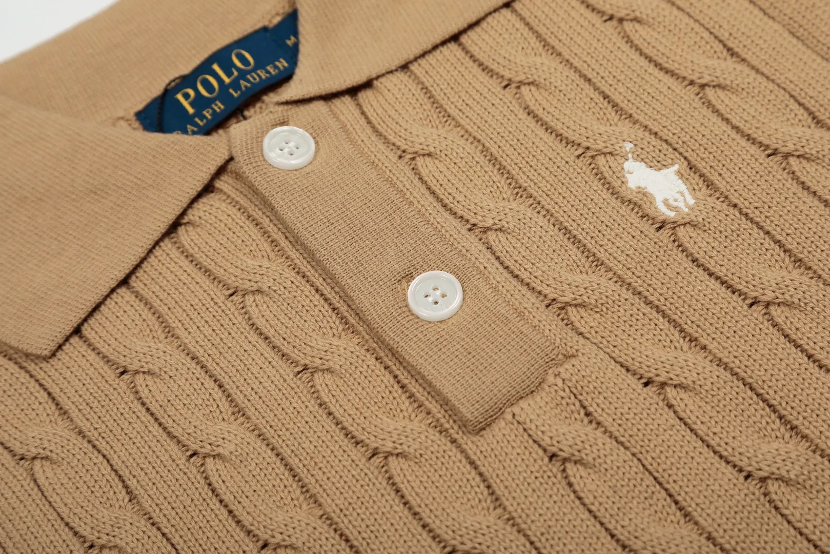 P166 💰 "Top quality" Style number: DS023# (not off the shelves all year round) [Ralph Lauren POLO lapel solid color pony embroidered logo knitted vest short sleeves] ✅Ralph Lauren Ralph Lauren classic basic versatile all-season cardigan knitted POLO vest vest short sleeves ✅Main supplier platform live broadcast Wholesale entity Replacement when out of stock Not off the shelf ✅ZP quality 1:1 version Scan the code to enter the GF website Counter quality ✅Details and quality are the only one in Guangzhou. Imported quality cotton yarn, focusing on high-end, cost-effective. Needless to say good quality. ✅Restore the original version. The maximum size can be worn up to 150 pounds. Loose, comfortable and stress-free. Olive green, denim blue, Chinese red
